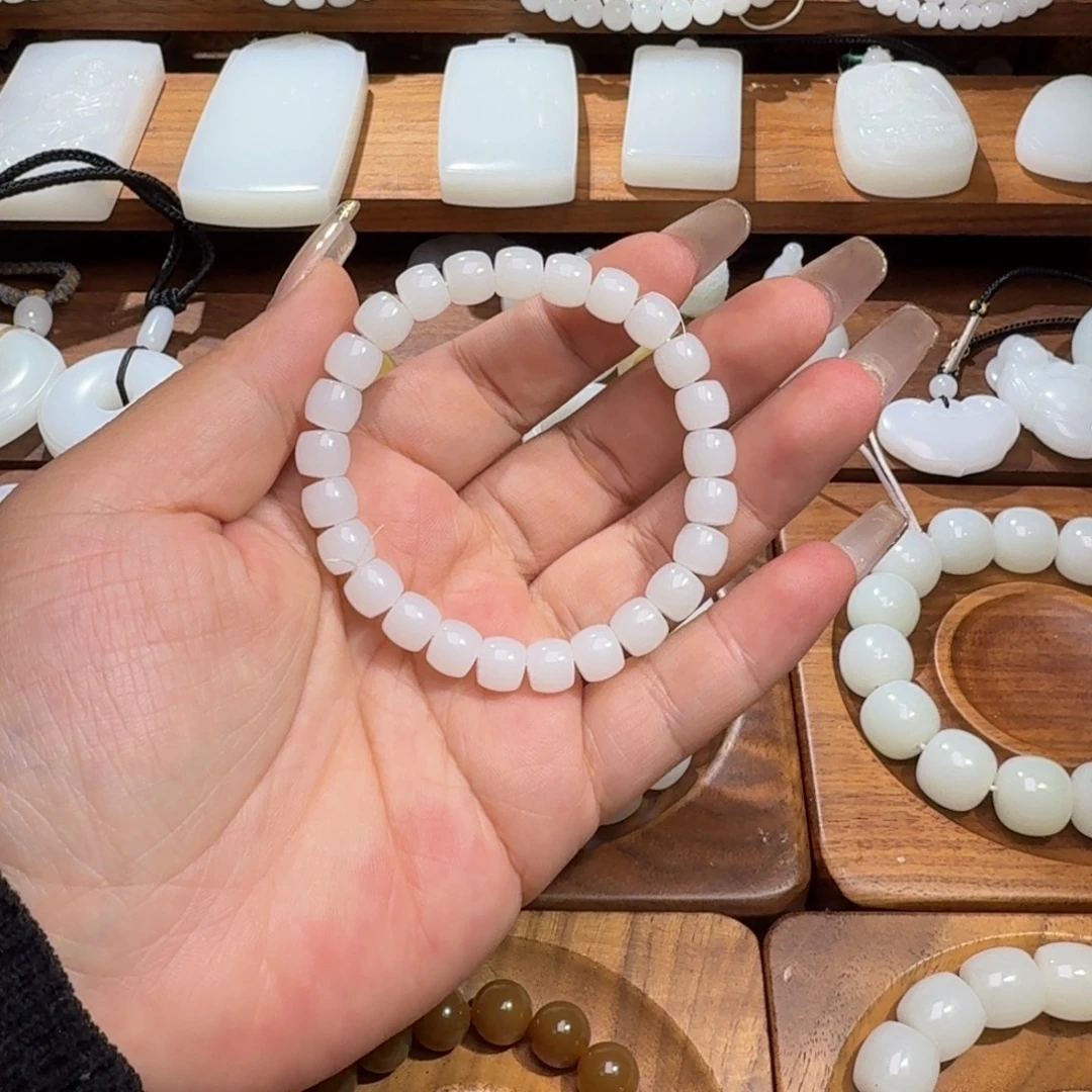 清***然和田玉未镶嵌颈饰