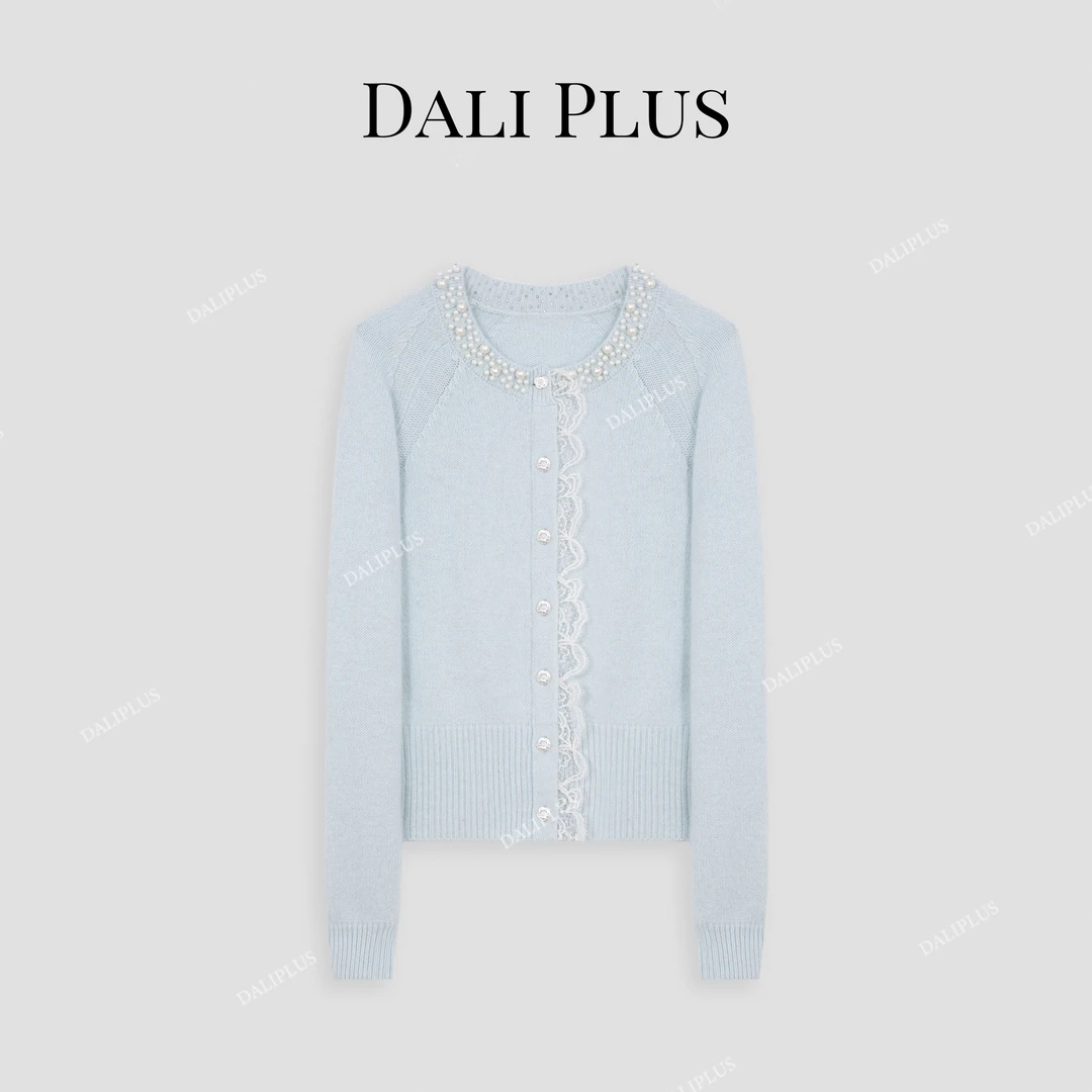 DALI PLUS【浣熊绒】温柔精致珍珠蕾丝花边保暖显瘦针织衫-D4CH0197