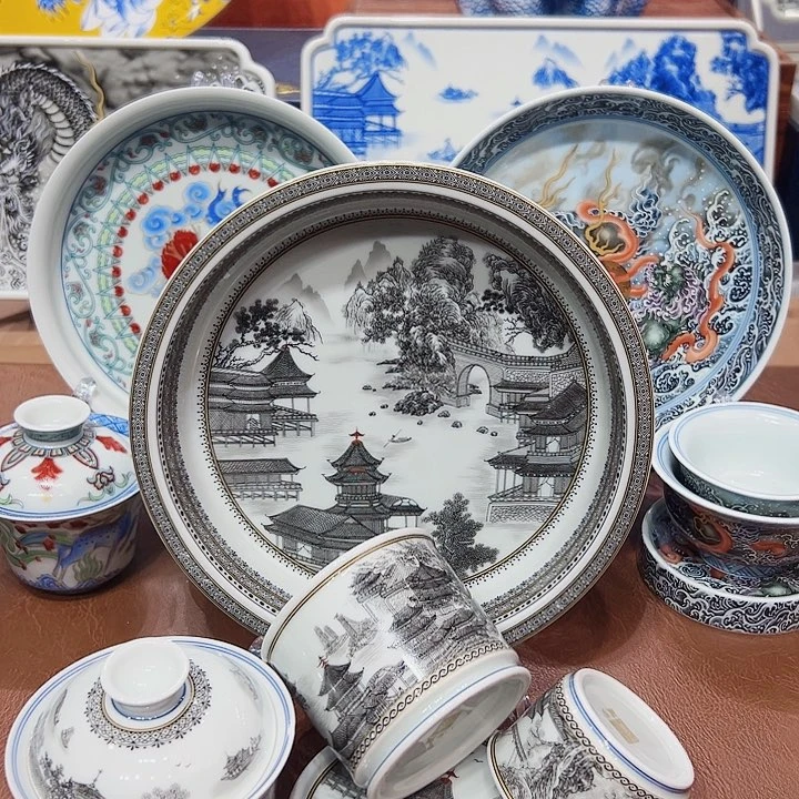 摆件景德镇陶瓷研究所工作的