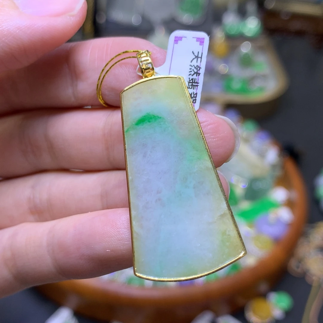 翡翠颈饰18K金镶嵌翡翠吊坠项链