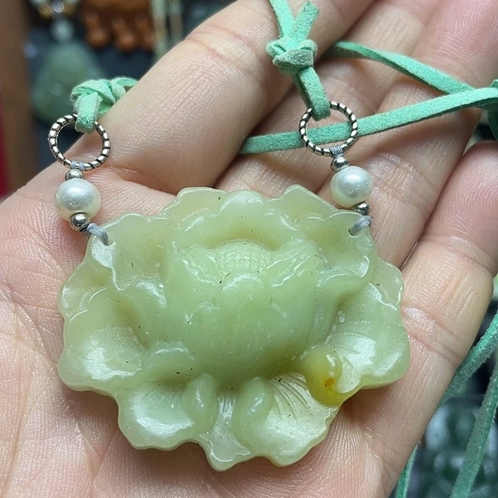 未镶嵌蛇纹石玉颈饰