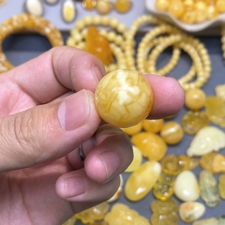 未镶嵌琥珀珠宝奇石含**迹