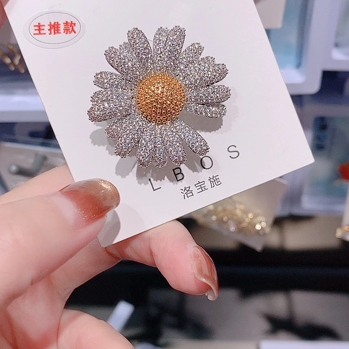 锆石铜合金小雏菊胸针