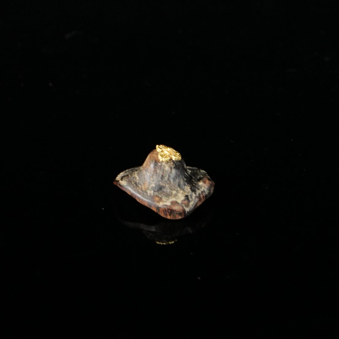 DY-B6032 海南包头黑油沉水沉香镶嵌吊坠 2.1x1.9x1.1cm  1.1g
