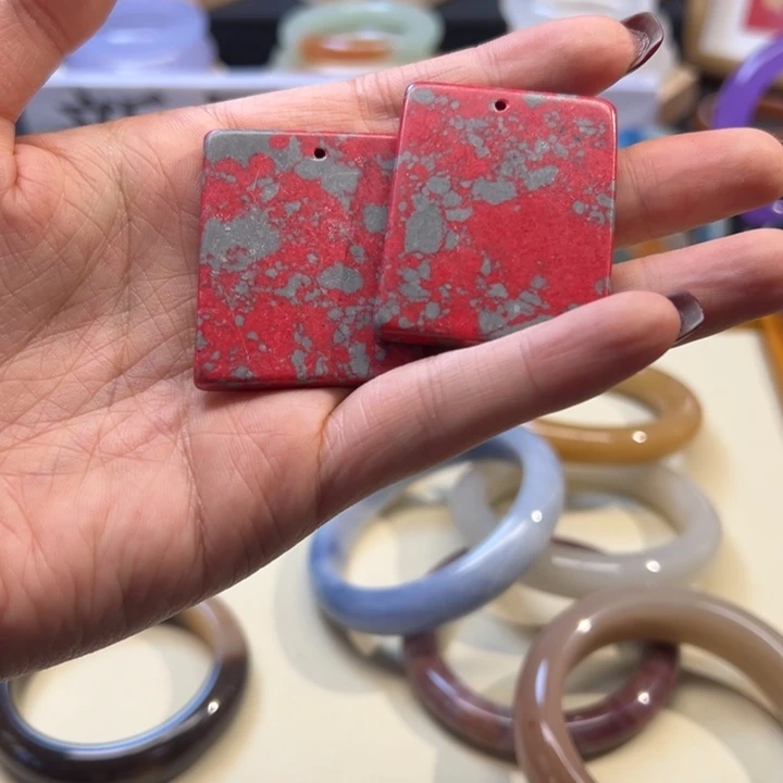 未镶嵌手镯石英质玉