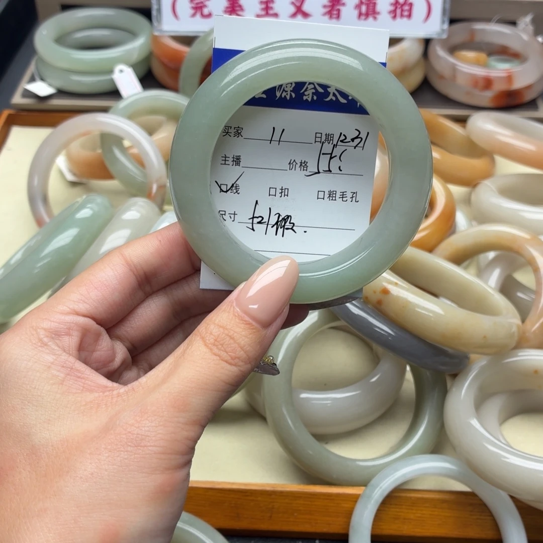 石英岩玉未镶嵌手镯