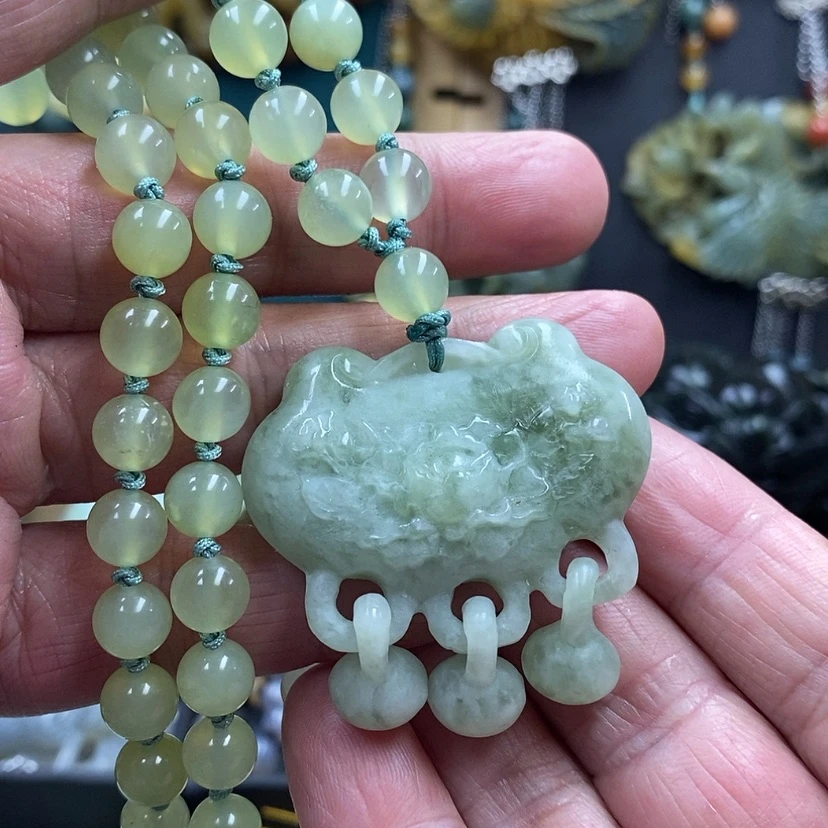 【闪购商品】蛇纹石玉未镶嵌吊坠