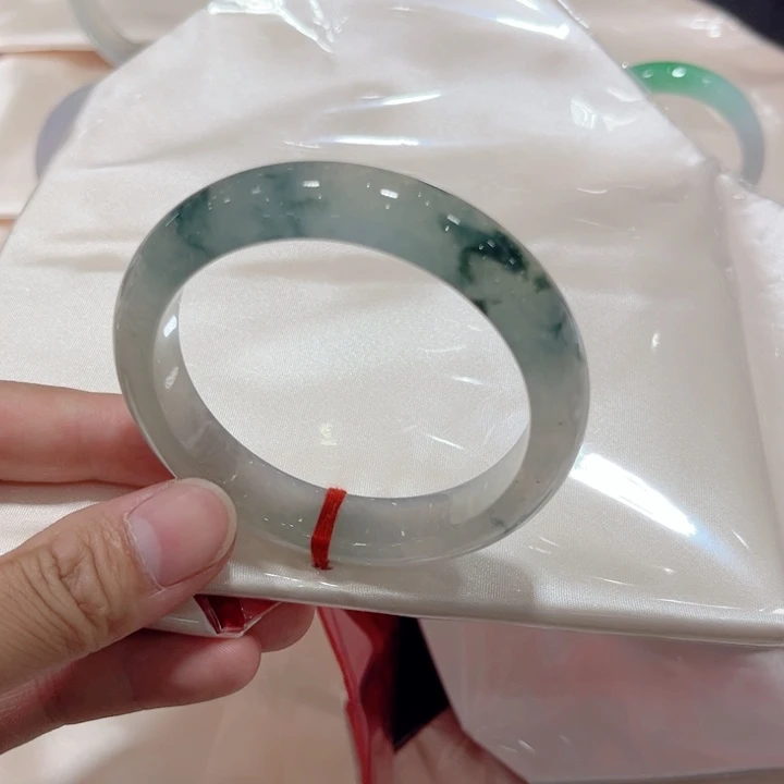 翡翠手镯未镶嵌南**往