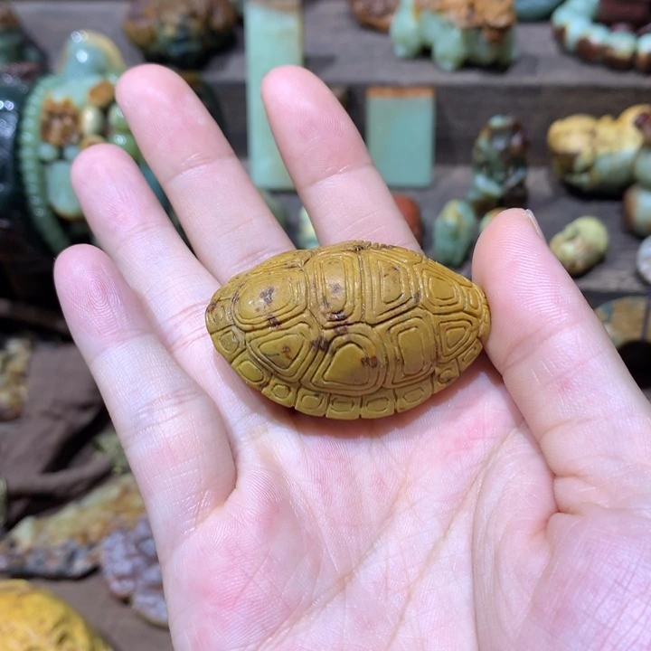 未镶嵌岫岩河磨玉(透闪石质玉)把件