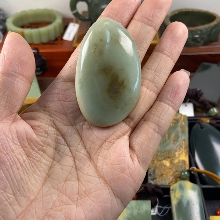 透闪石质玉未镶嵌吊坠(赠链)细*