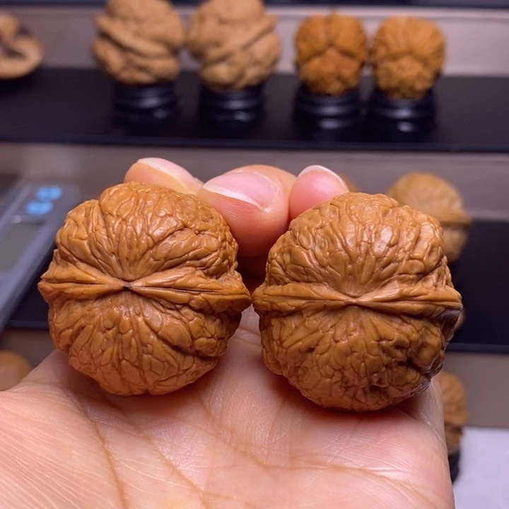 文玩核桃把件金蟒蛇皮球29
