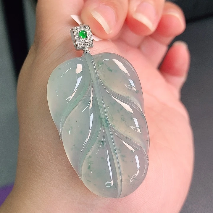 翡翠18K金镶嵌颈饰高冰蓝底飘蓝大叶子44-29-6.2