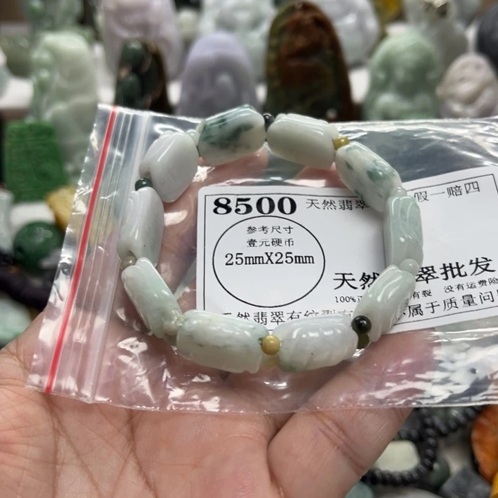 翡翠未镶嵌颈饰8500