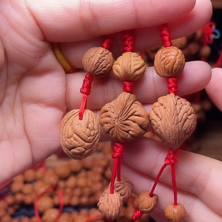 木质类龙纹桃枭挂件