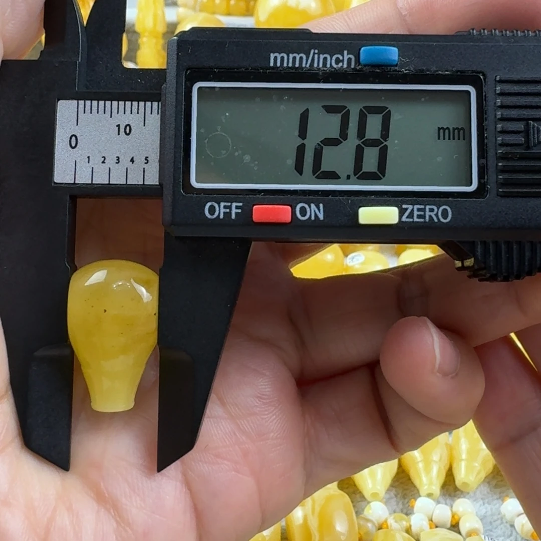 蜜蜡未镶嵌裸石32杂