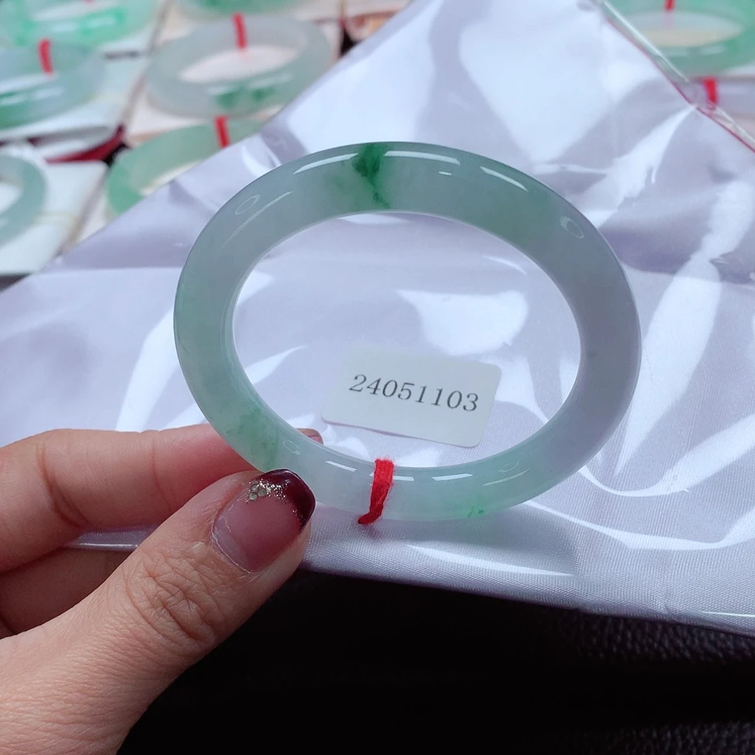 翡翠手镯（圆镯）未镶嵌