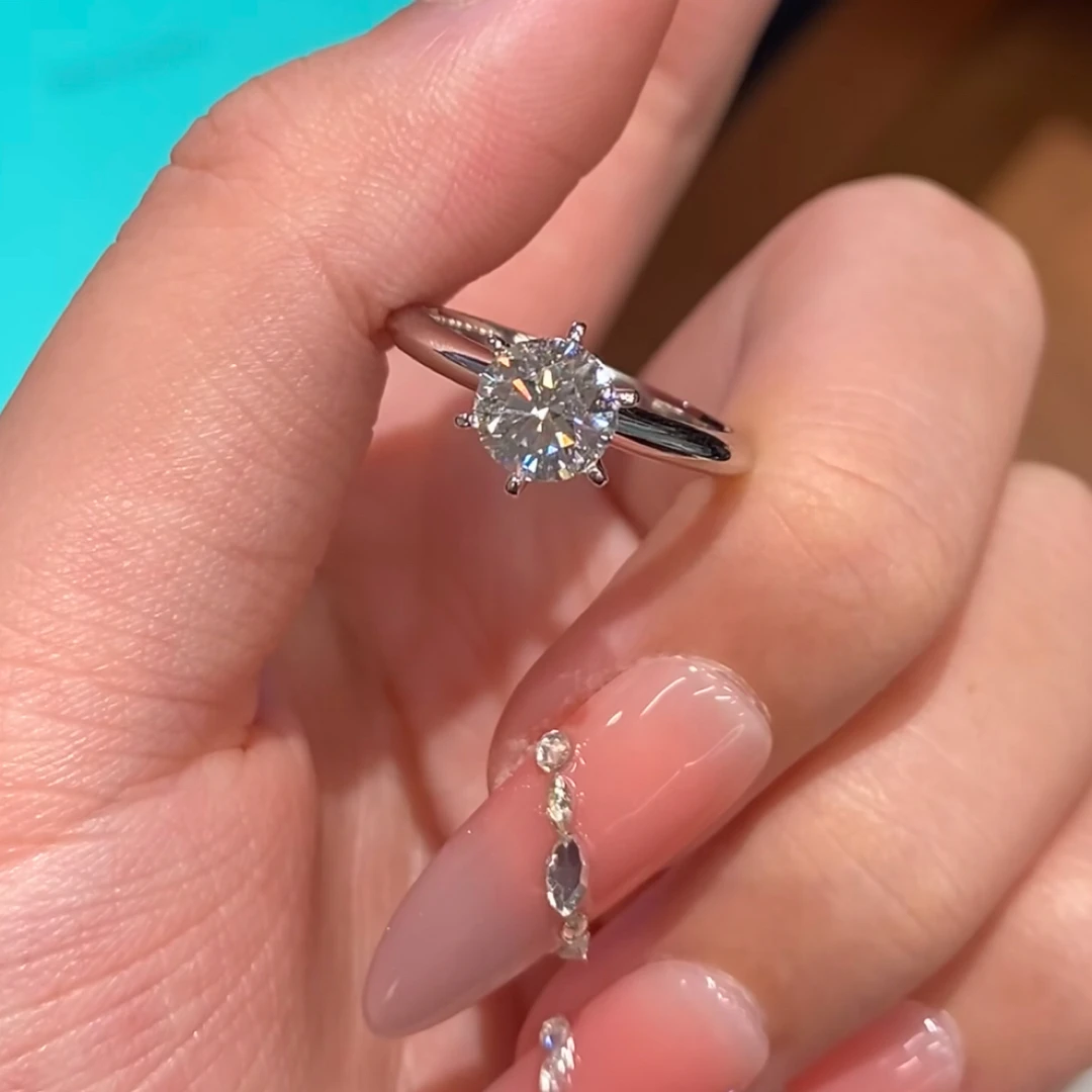 （GIA）18Ｋ钻石戒指50分F/VVS经典六爪公主时尚女款