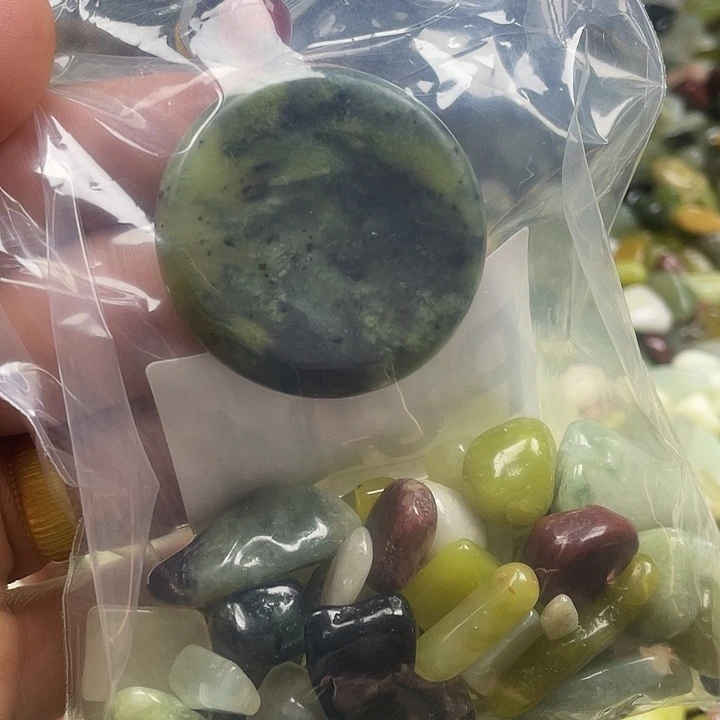 蛇纹石玉未镶嵌珠宝奇石