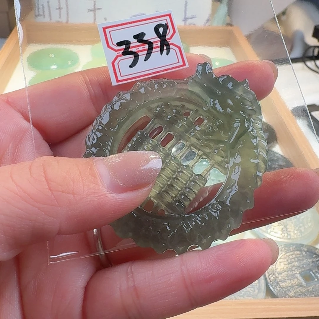 蛇纹石玉颈饰合金精美礼品
