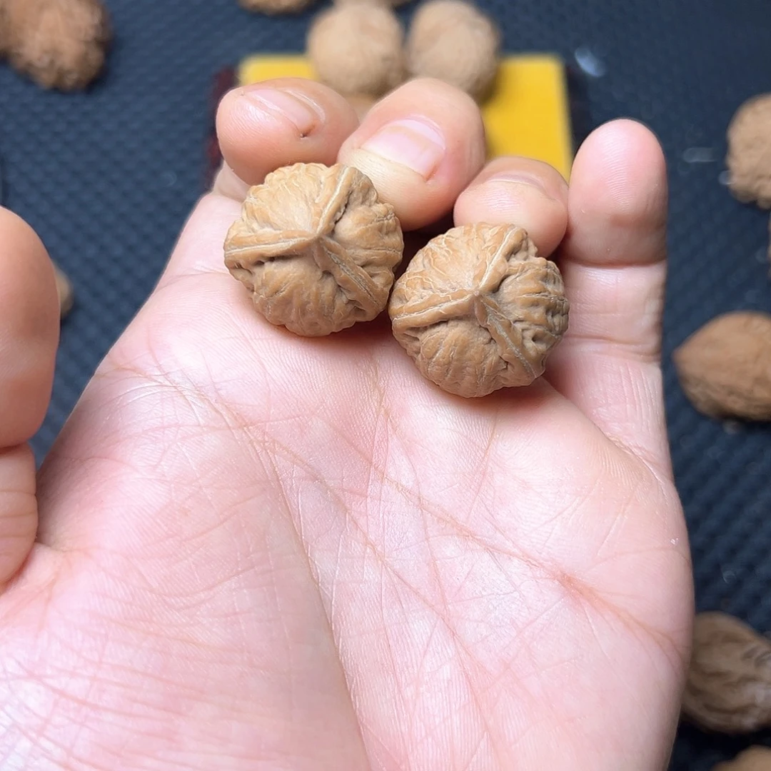 文玩核桃吊坠三棱
