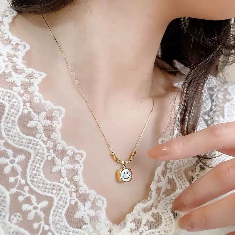 钛钢项链 小众高级感碎方糖白贝笑脸轻奢项链通勤锁骨链不掉色女