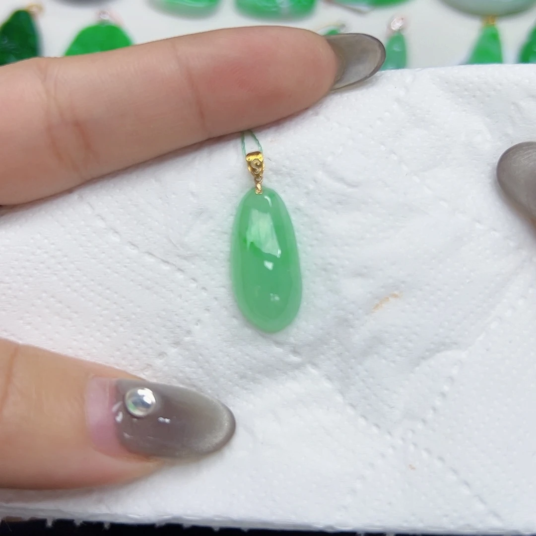 翡翠颈饰18K金镶嵌天然Ａ货翡翠