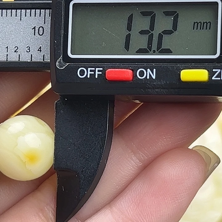 蜜蜡未镶嵌裸石微瑕272