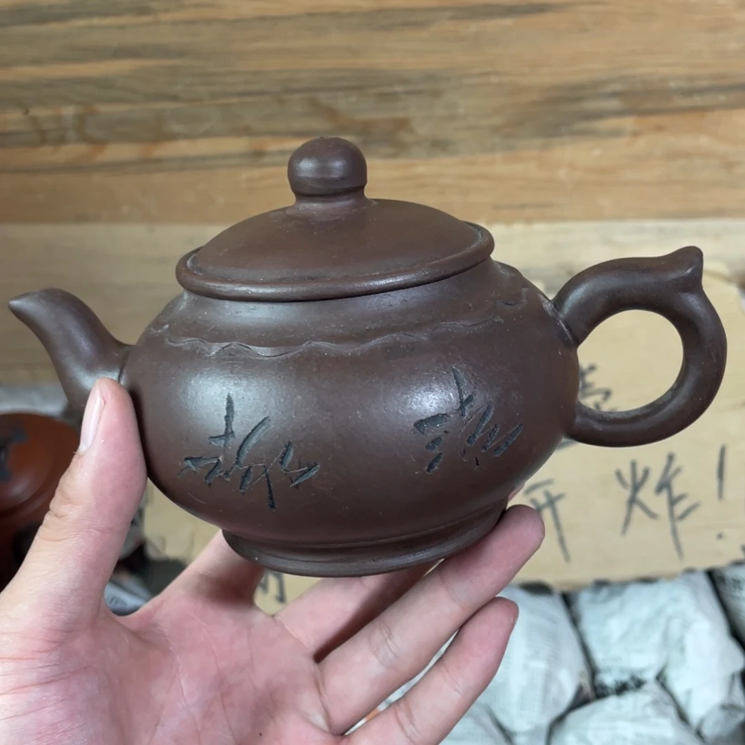 紫砂茶壶老厂紫砂壶一件。
