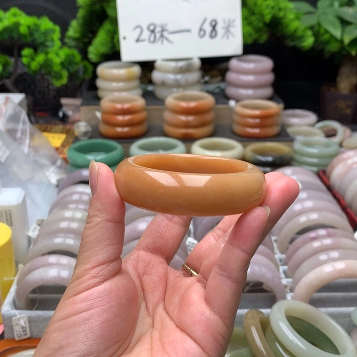 石英质玉（佘太翠）未镶嵌手镯52