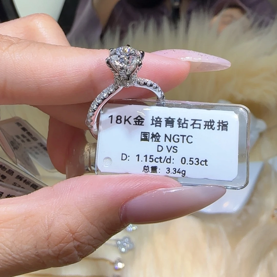 实验室培育钻石18K金镶嵌皇冠