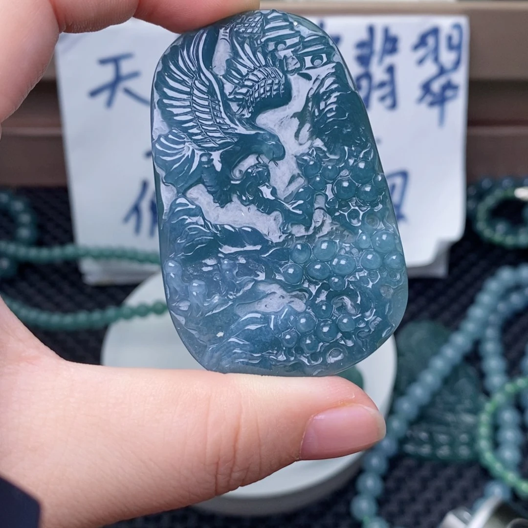 翡翠未镶嵌颈饰