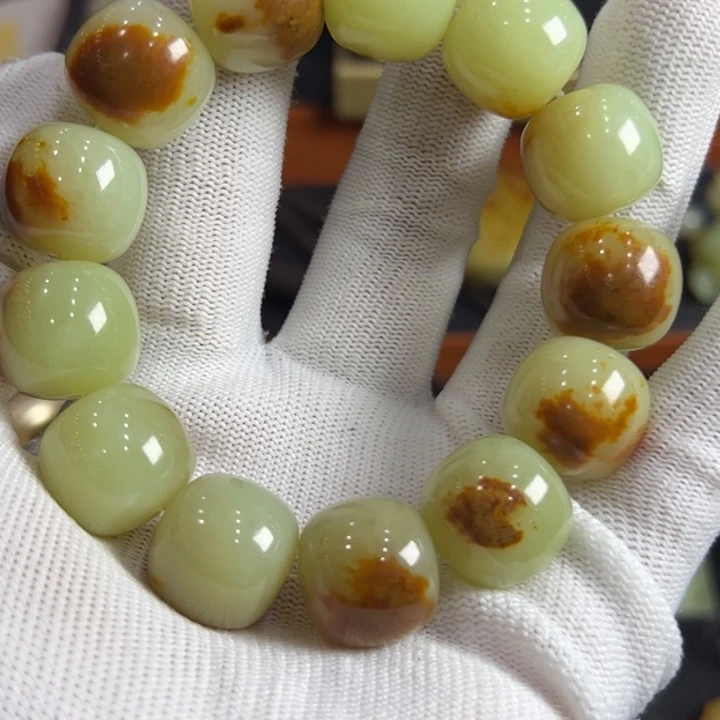 烦***吴岫岩河磨玉（透闪石质玉）未镶嵌颈饰