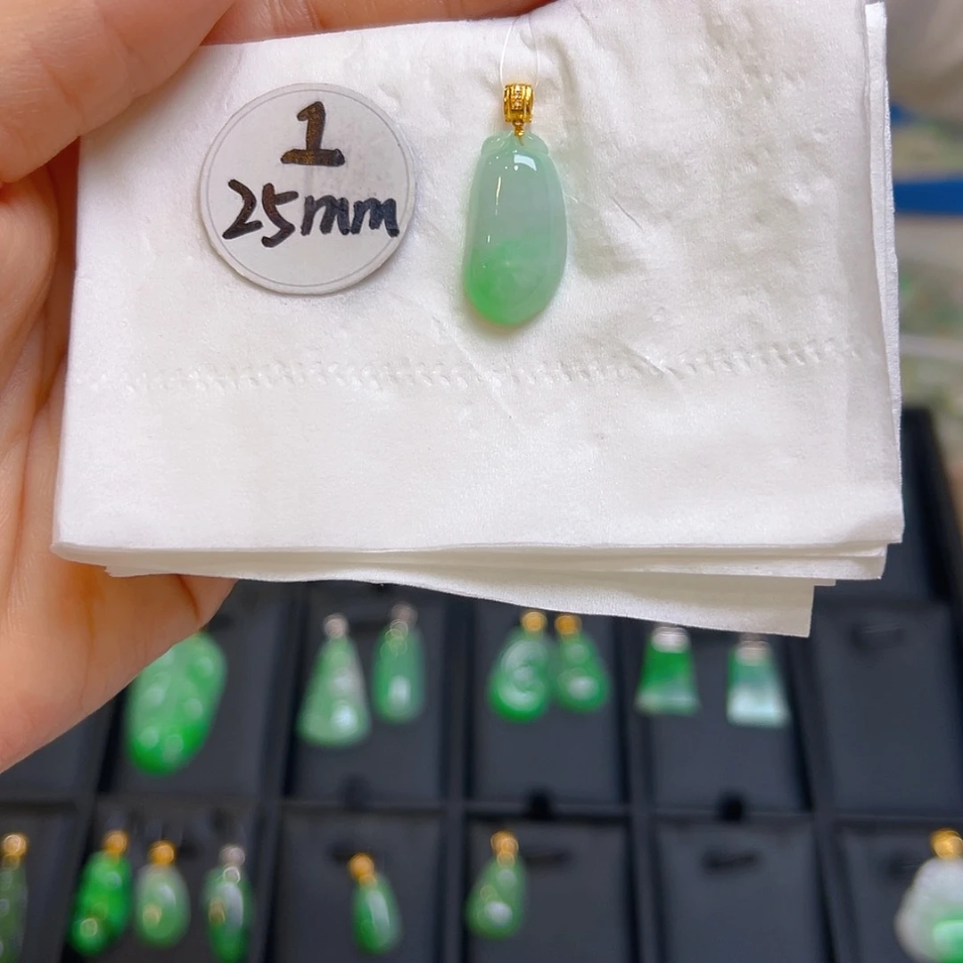 翡翠颈饰18K金镶嵌翡翠