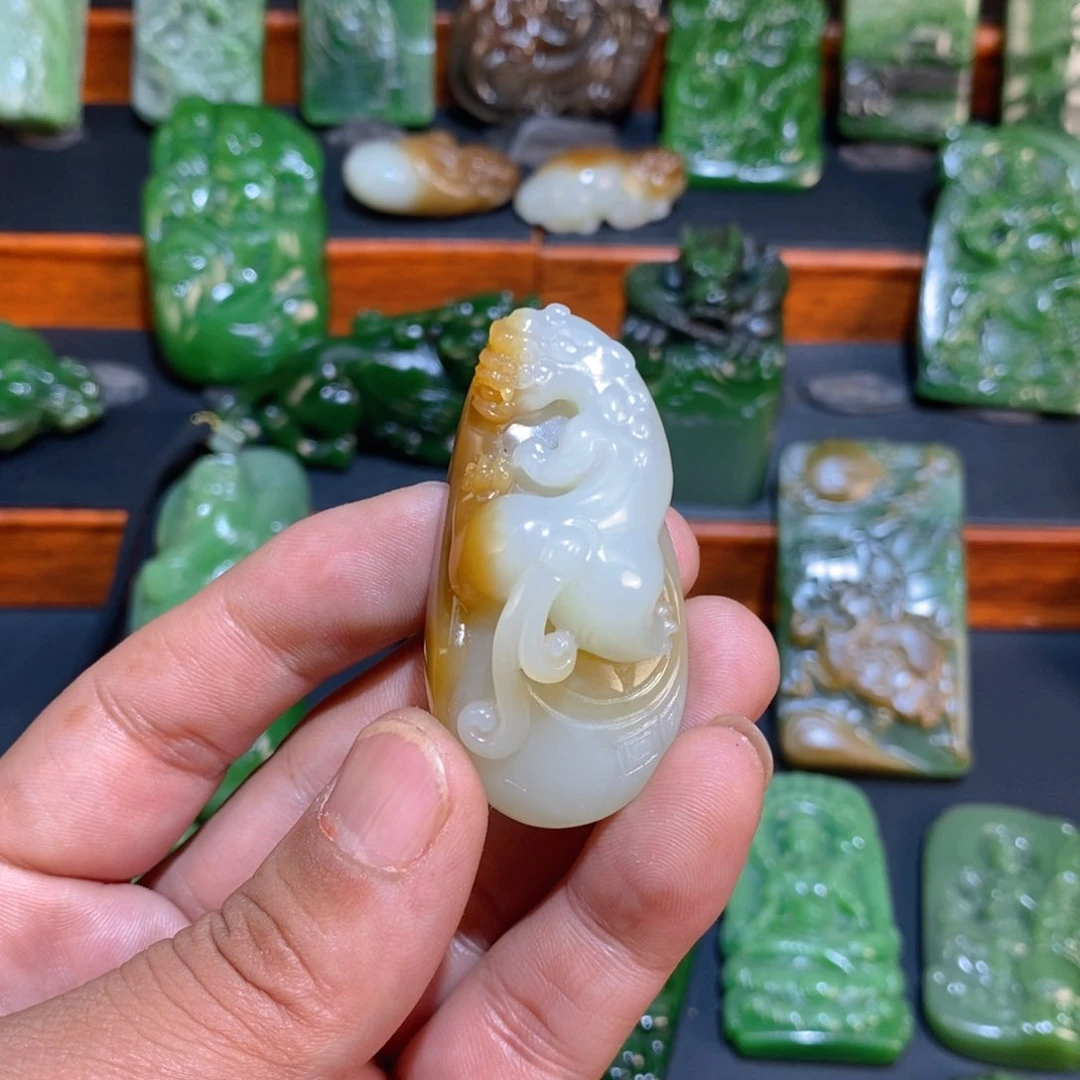 和田玉颈饰未镶嵌清**月