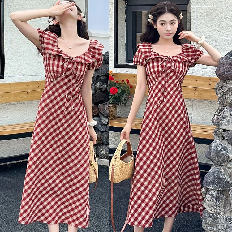 法式复古红格纹连衣裙女2025夏季新款洋气质显瘦V领荷叶边中长裙