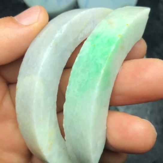 翡翠未镶嵌颈饰裸石