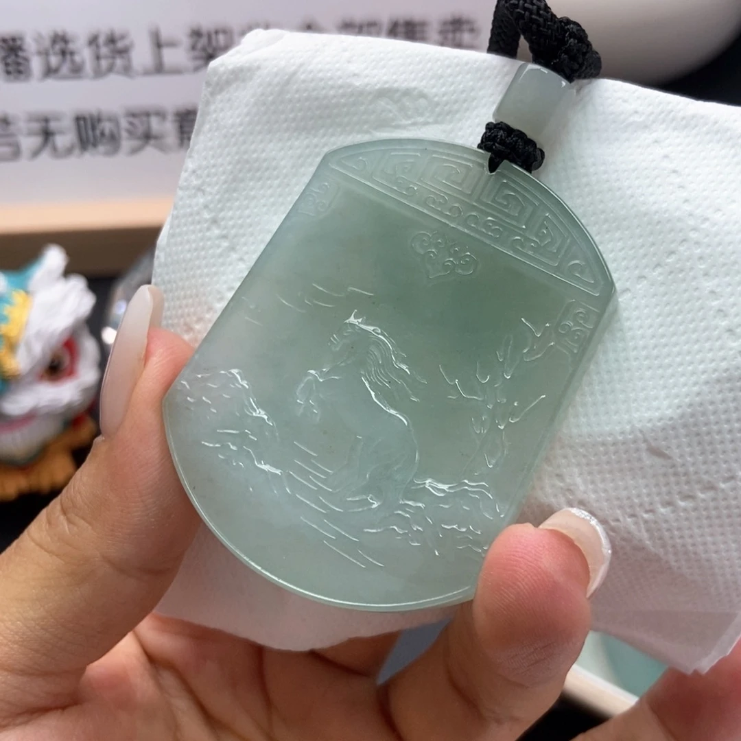 翡翠挂件未镶嵌翡翠