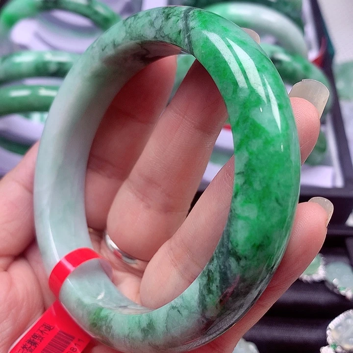 翡翠手镯未镶嵌翡翠