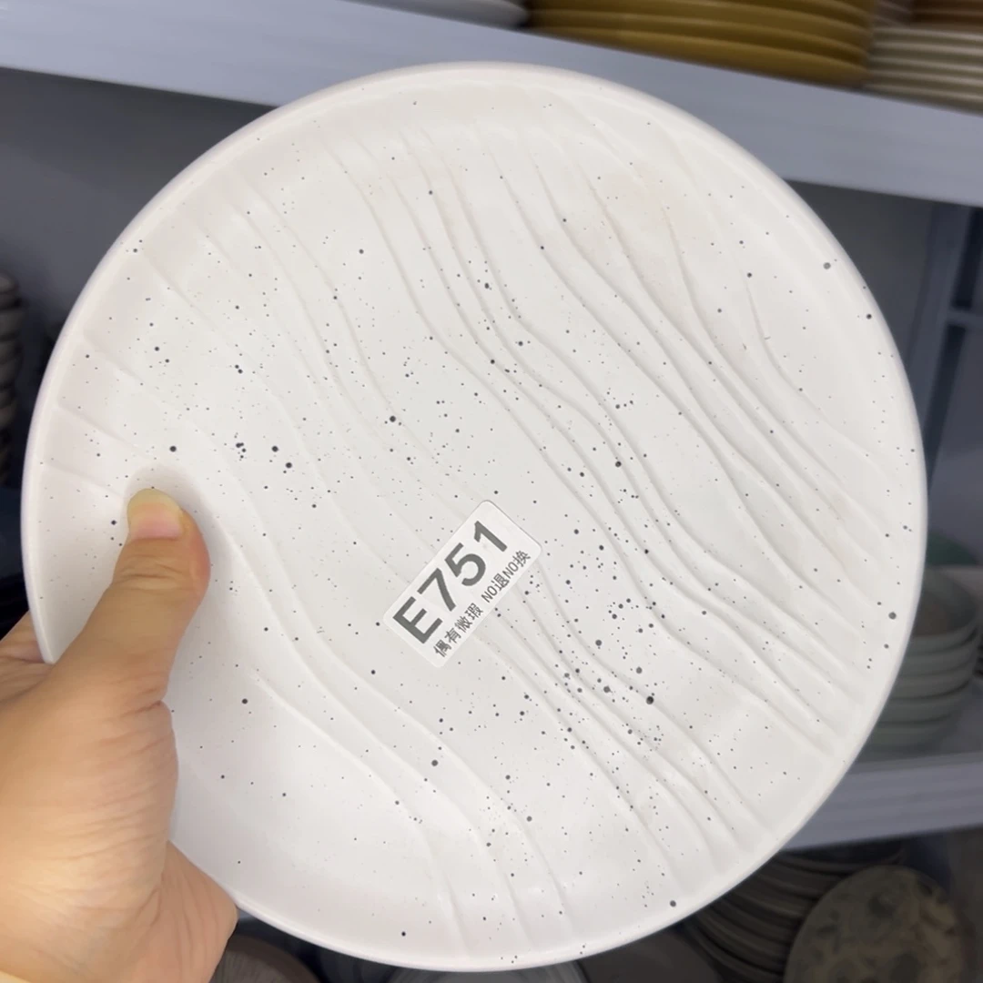 瓷片8寸盘子2个浮雕