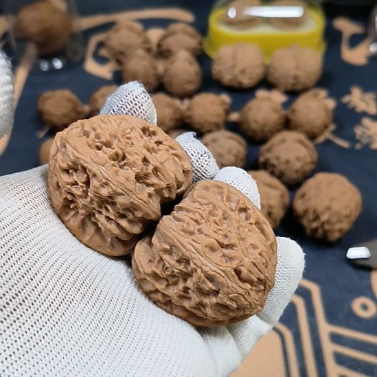 把件文玩核桃40.5尺三角白，其中一只刮尖儿，11号