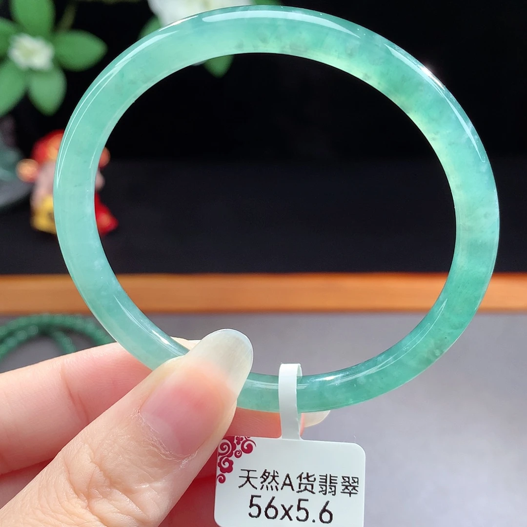 未镶嵌手镯（圆镯）翡翠