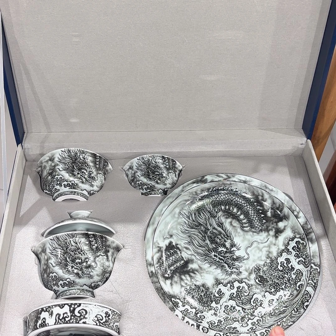 瓷片景德镇陶瓷学院副院长兼美术学院