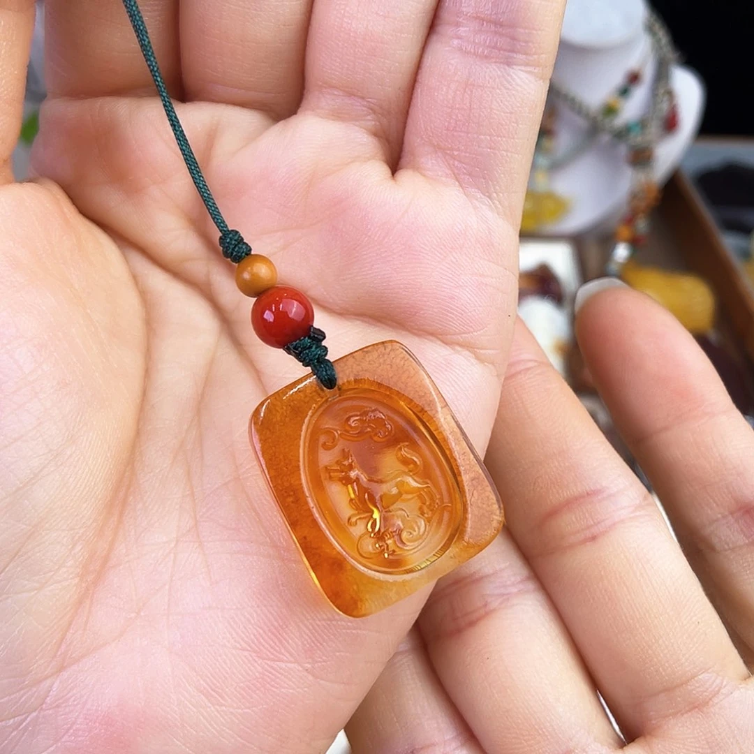 未镶嵌琥珀珠宝奇石