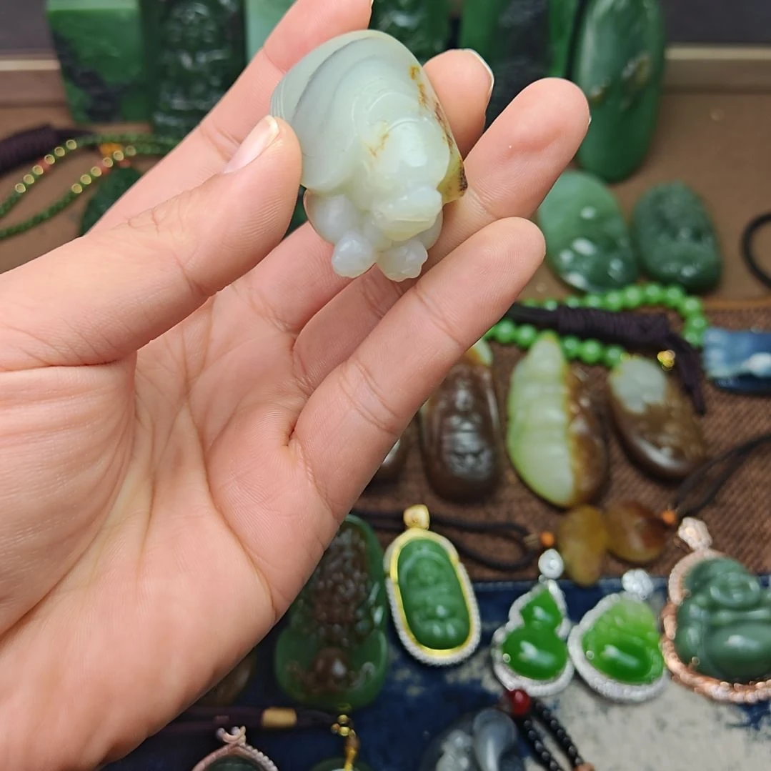 和田玉未镶嵌颈饰