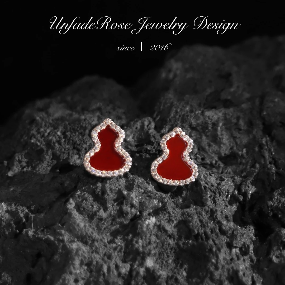 UNFADE ROSE 镀K金925银针迷你福葫芦镶嵌经典高级耳钉  F217J