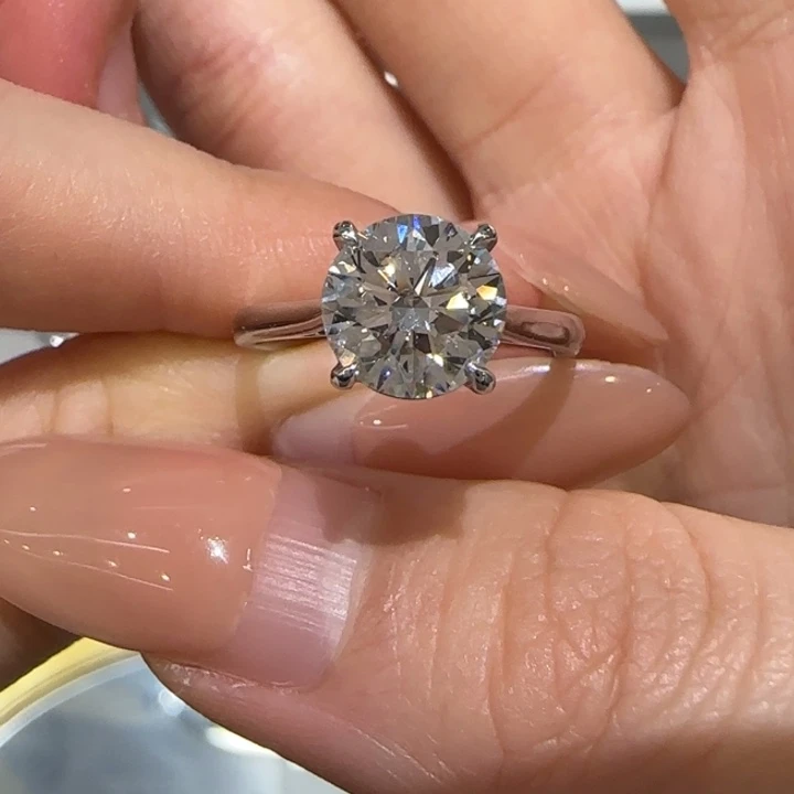 铂Pt950镶嵌实验室培育钻石2卡经典四爪