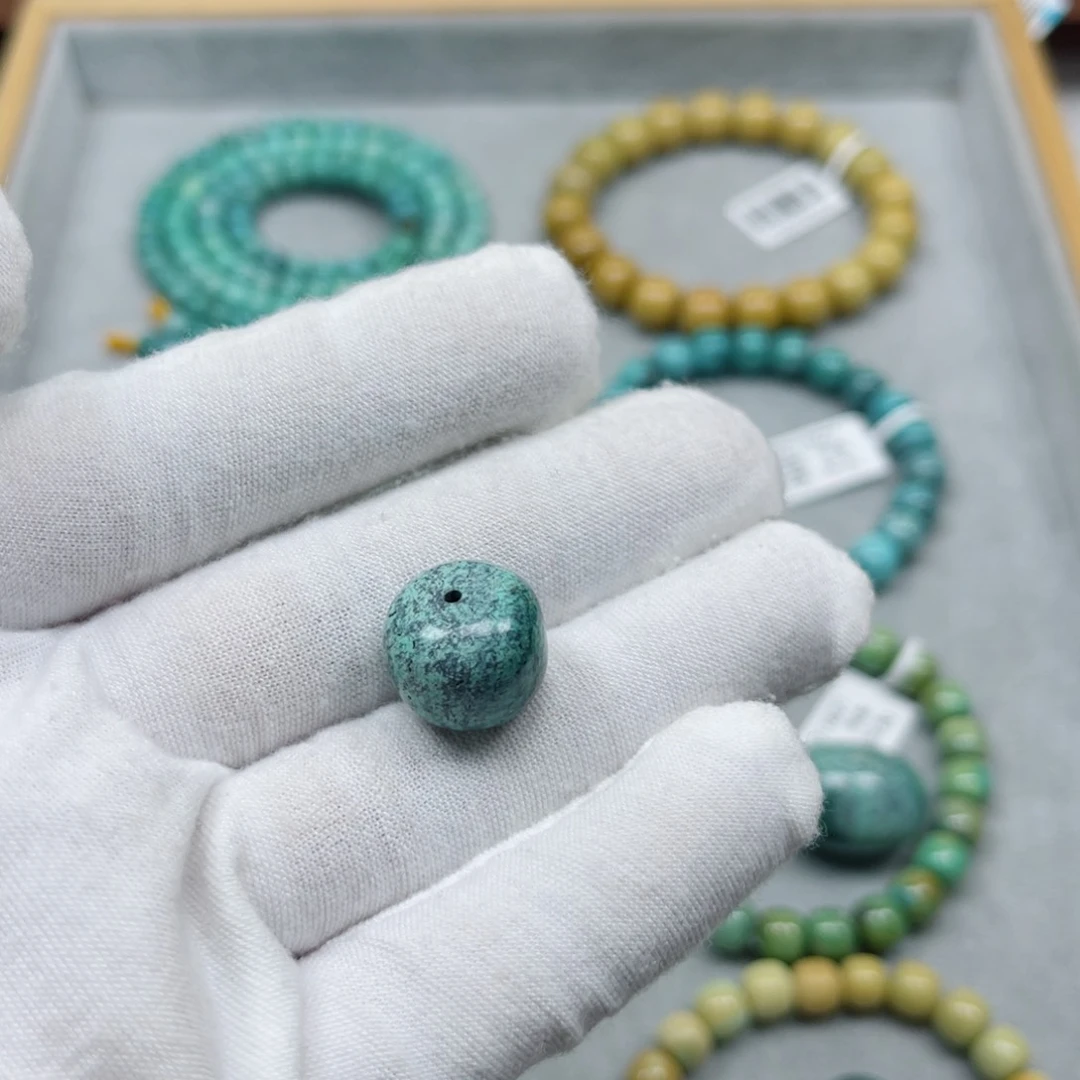 绿松石未镶嵌挂件