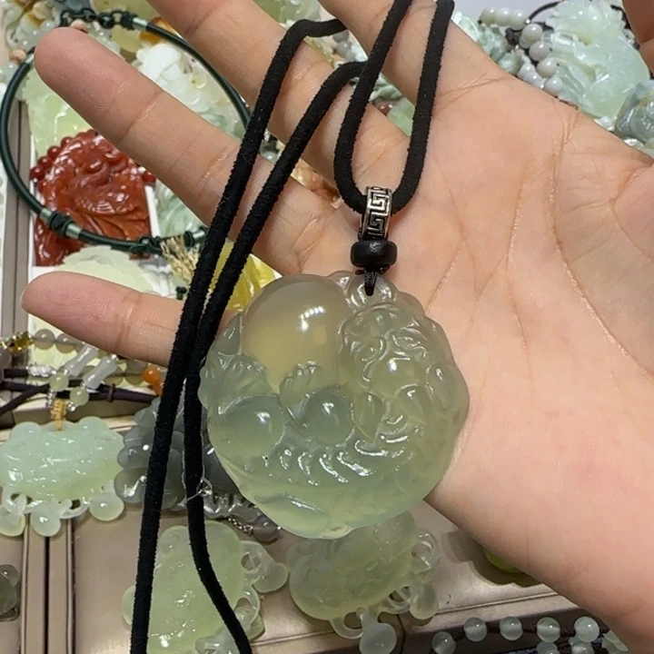 蛇纹石玉吊坠未镶嵌