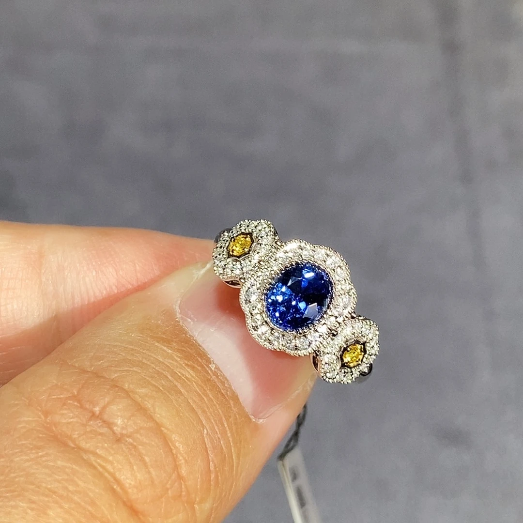 戒指蓝宝石18K金镶嵌1.09克拉