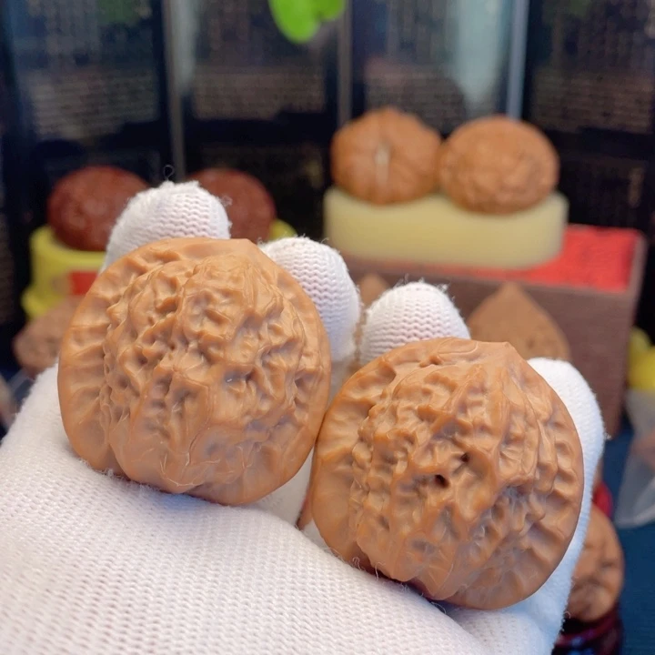 文玩核桃吊坠38瓷娃娃